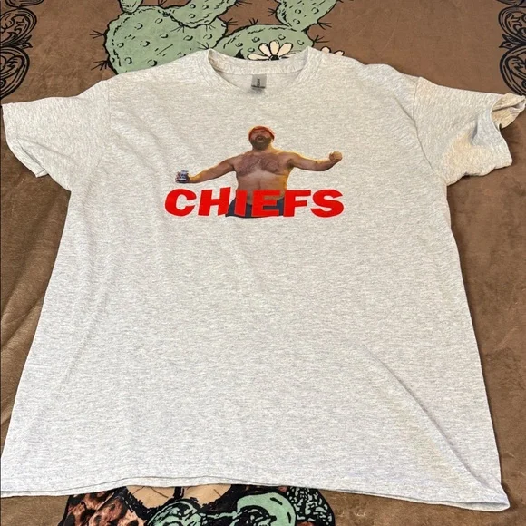 Bundle of 2 Gray Graphic T-Shirts with Chiefs Design - Picture 10 of 10